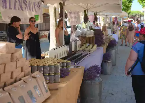 Stand Le Marché du Plateau à Valensole (04)