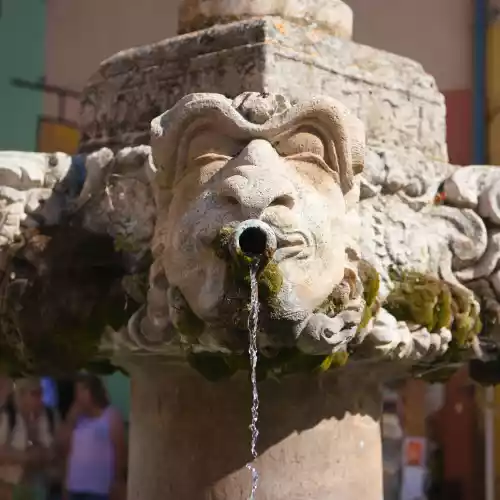 La fontaine à Valensole (04)