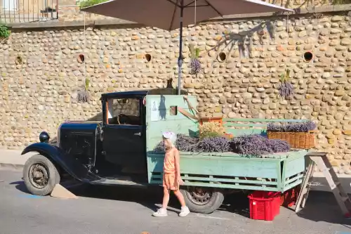 Fabrique à bouquets ambulante pour la fête de la lavande de Valensole